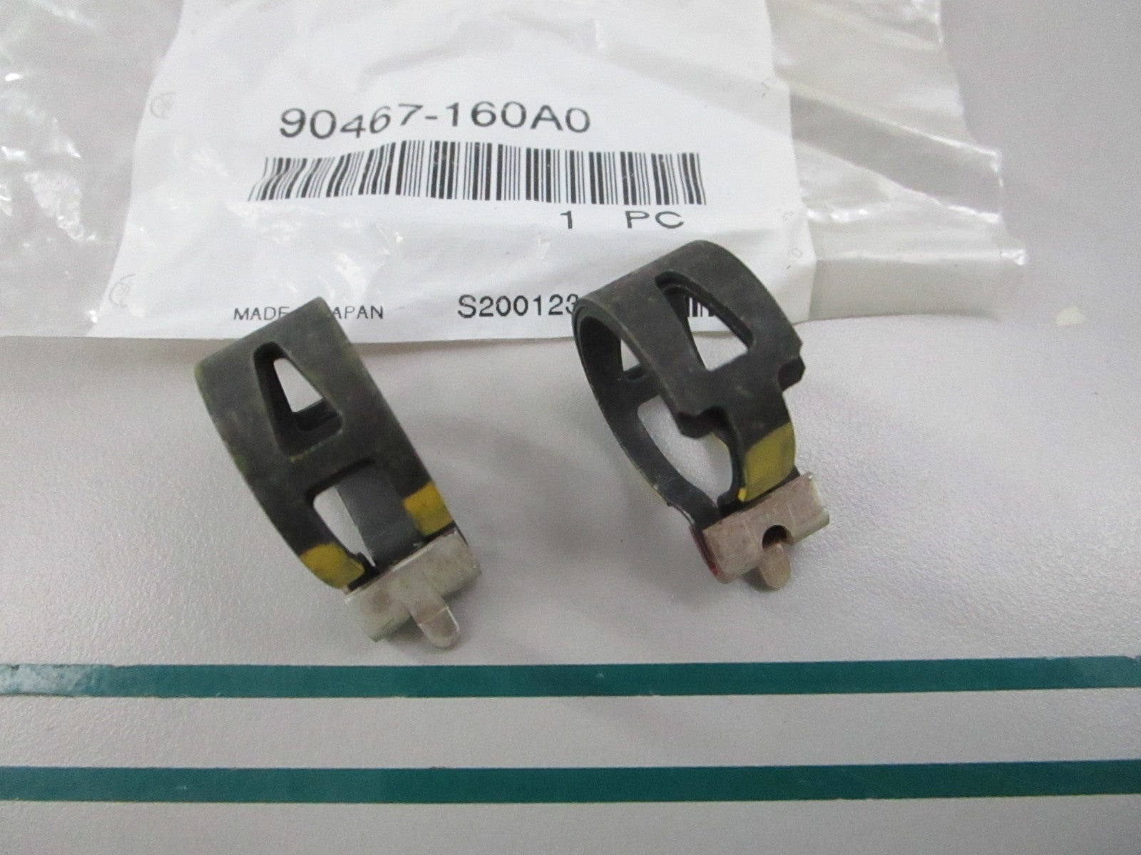 NEW OEM (LOT OF 2) 90467-160A0-00 Yamaha Clip 0810