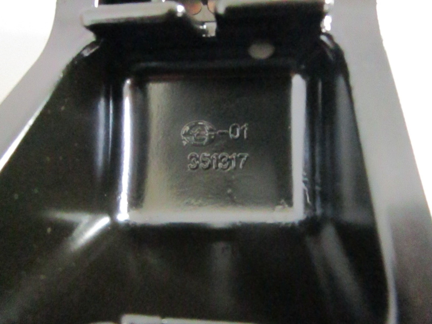 *NEW OEM* 0820 OMC Johnson Evinrude Lower Mount Bracket 351317 0351317