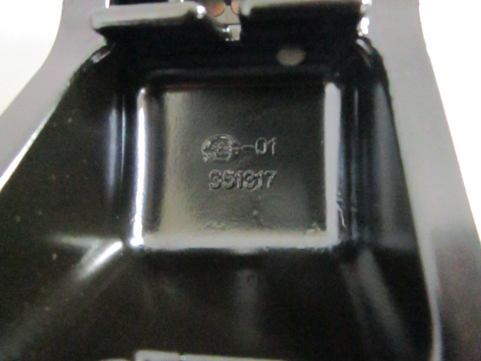 *NEW OEM* 0820 OMC Johnson Evinrude Lower Mount Bracket 351317 0351317