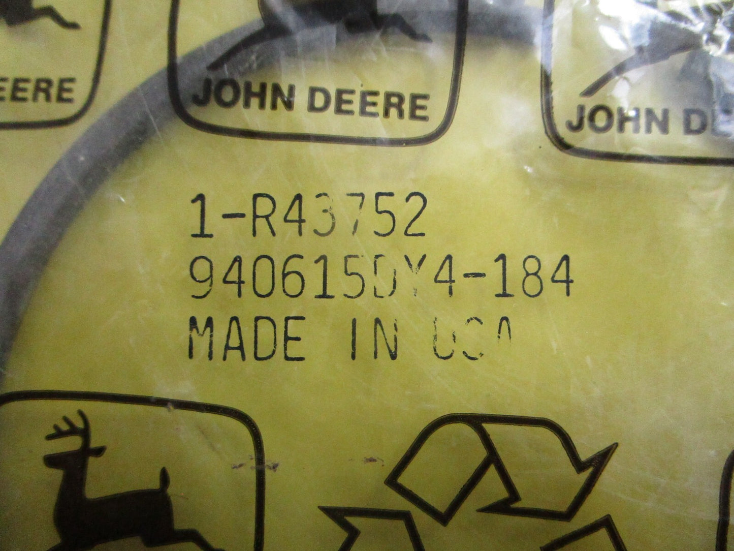 *NEW OEM* 0820 John Deere Ring R43752