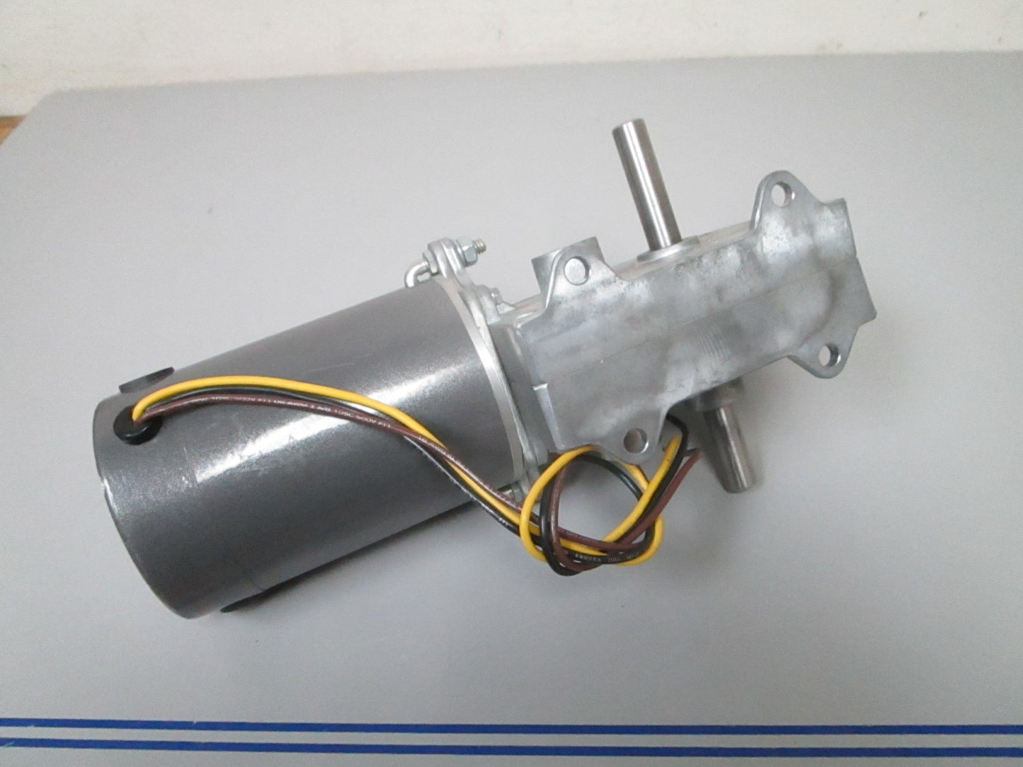 *NEW OEM* 0720 Baldor 115V 6.3AMP 8700RPM .44hp Industrial Motor 23A505Z219