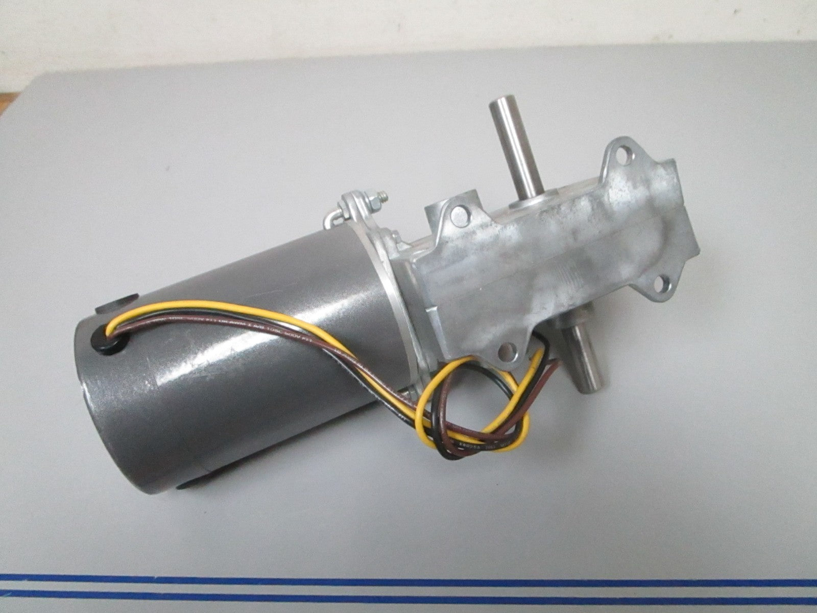 *NEW OEM* 0720 Baldor 115V 6.3AMP 8700RPM .44hp Industrial Motor 23A505Z219