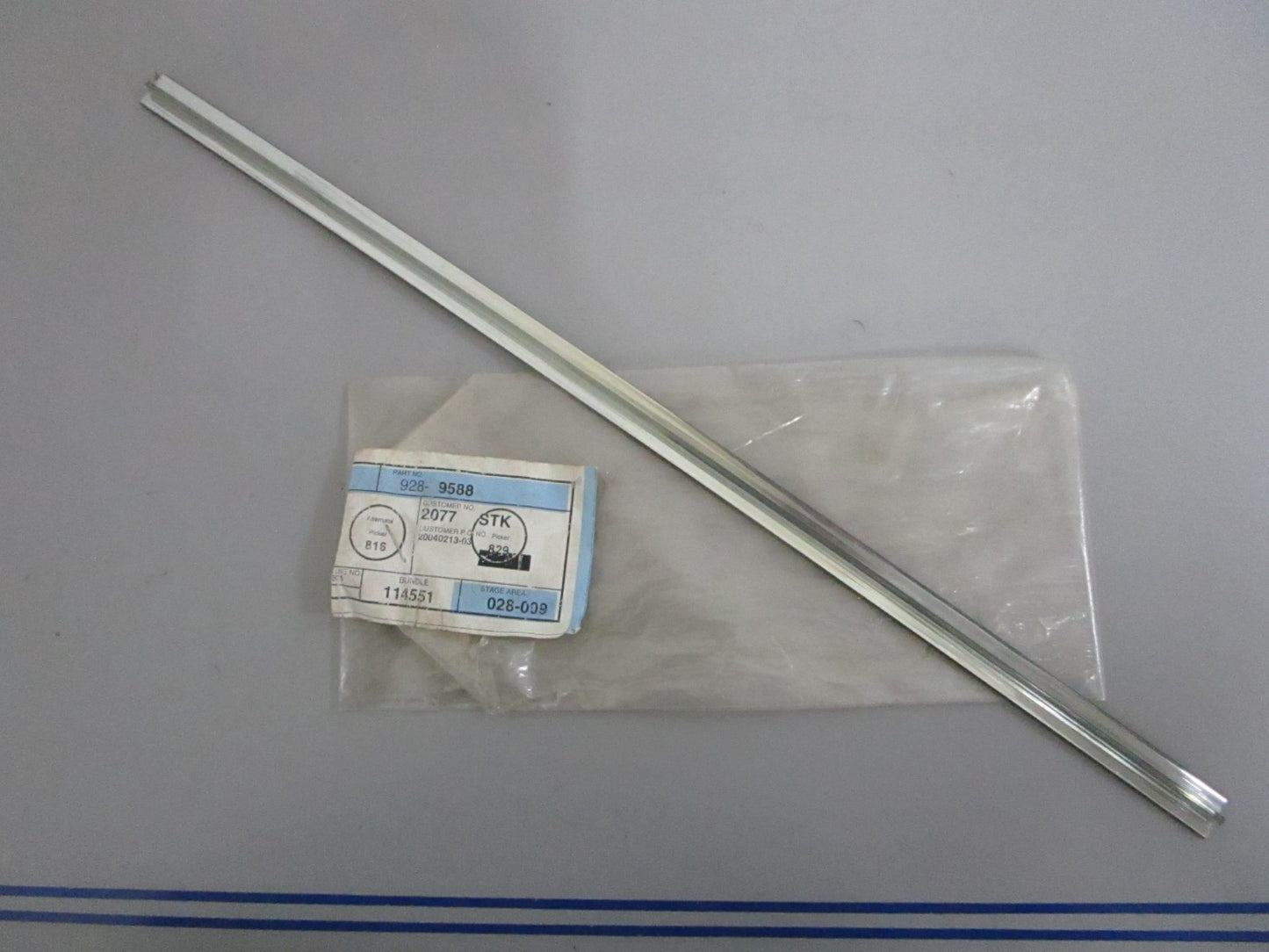 NEW OEM 9289588 Saab Molding Insert 0820