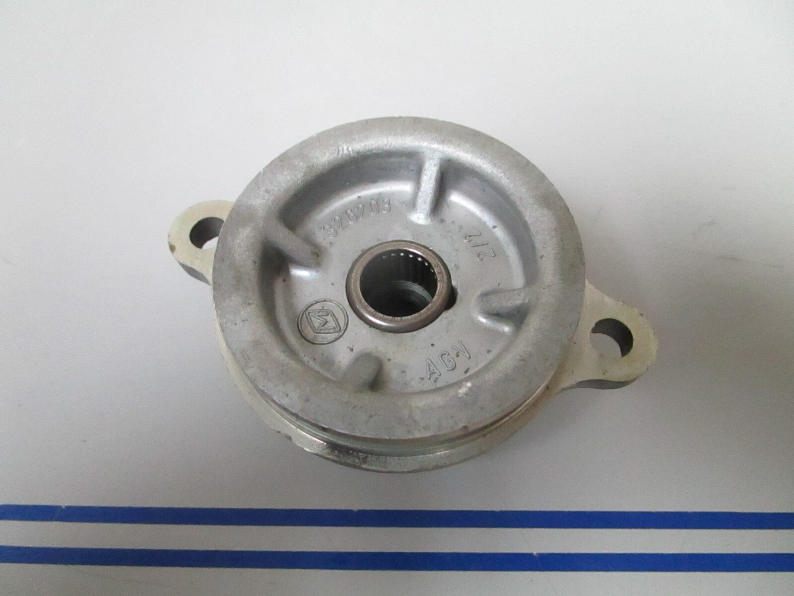 *NEW OEM* 0810 OMC Johnson Evinrude Gearcase Bearing Housing 326203 0326203