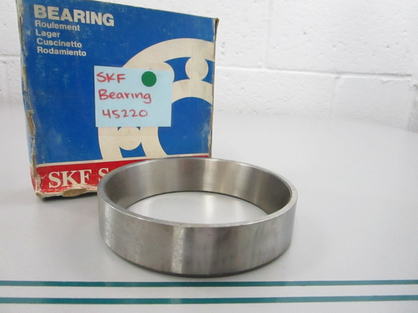 NEW 45220 SKF Bearing 0810