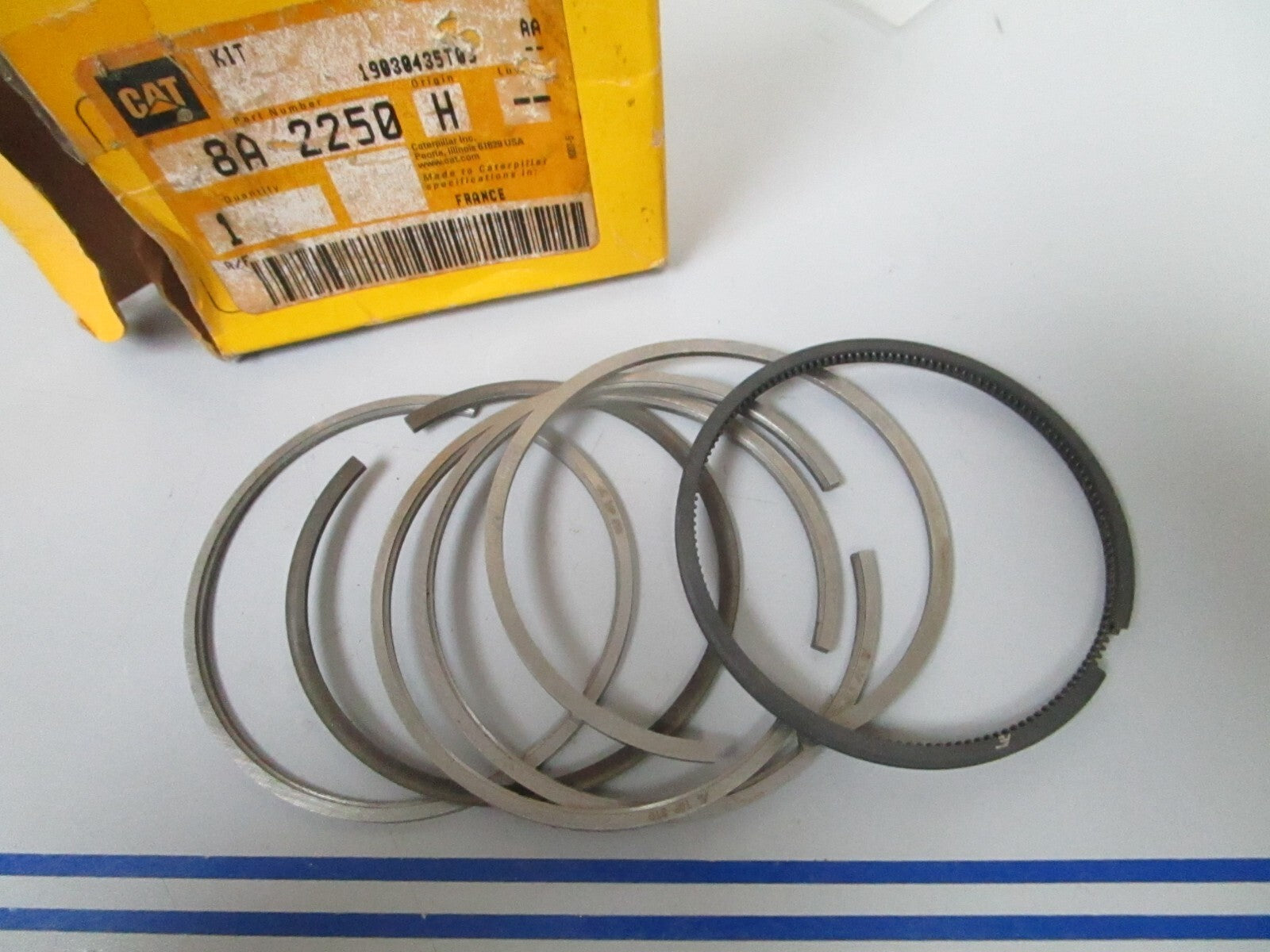 *NEW OEM* 0720 CAT Caterpillar Piston Ring Kit 8A-2250  8A-2250-H