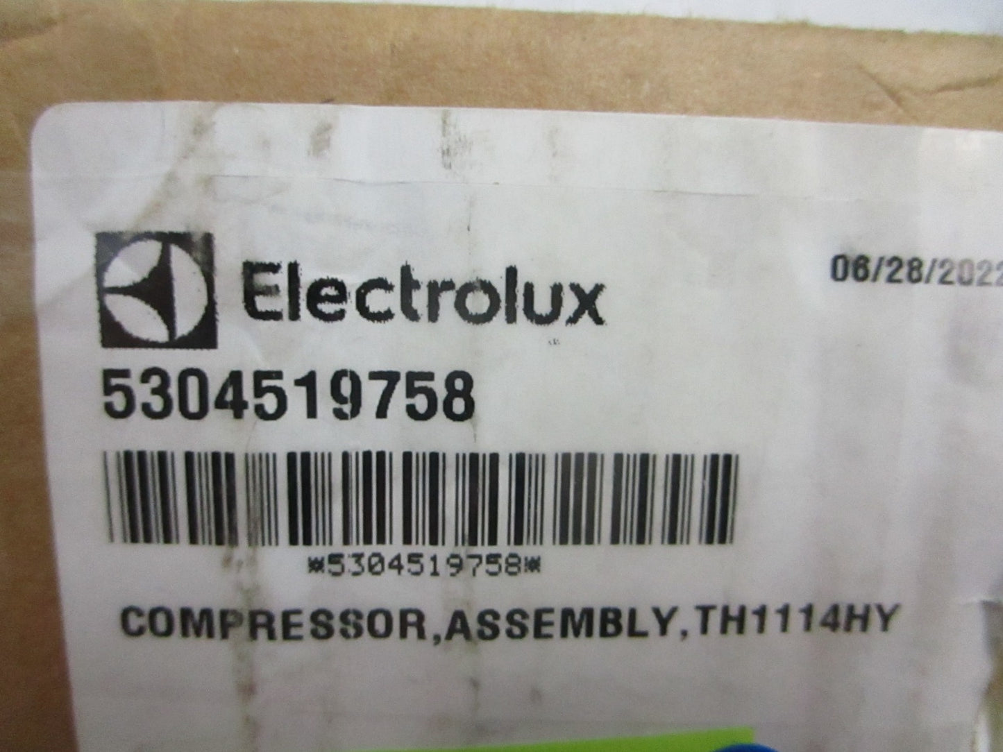 *NEW OEM* 0820 Electrolux Compressor Assy 5304519758