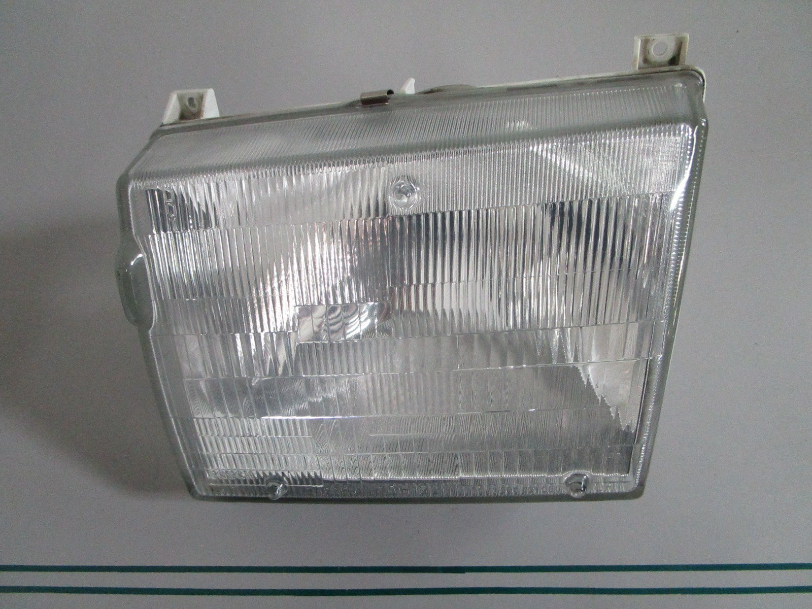 NEW OEM 0038262290 1305320491 Mercedes-Benz Bosch Left Headlight 0820