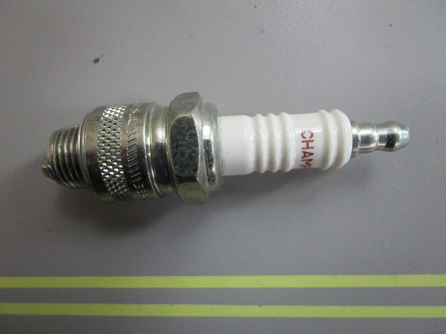 *NEW* 0820 Champion Spark Plug RJ12C