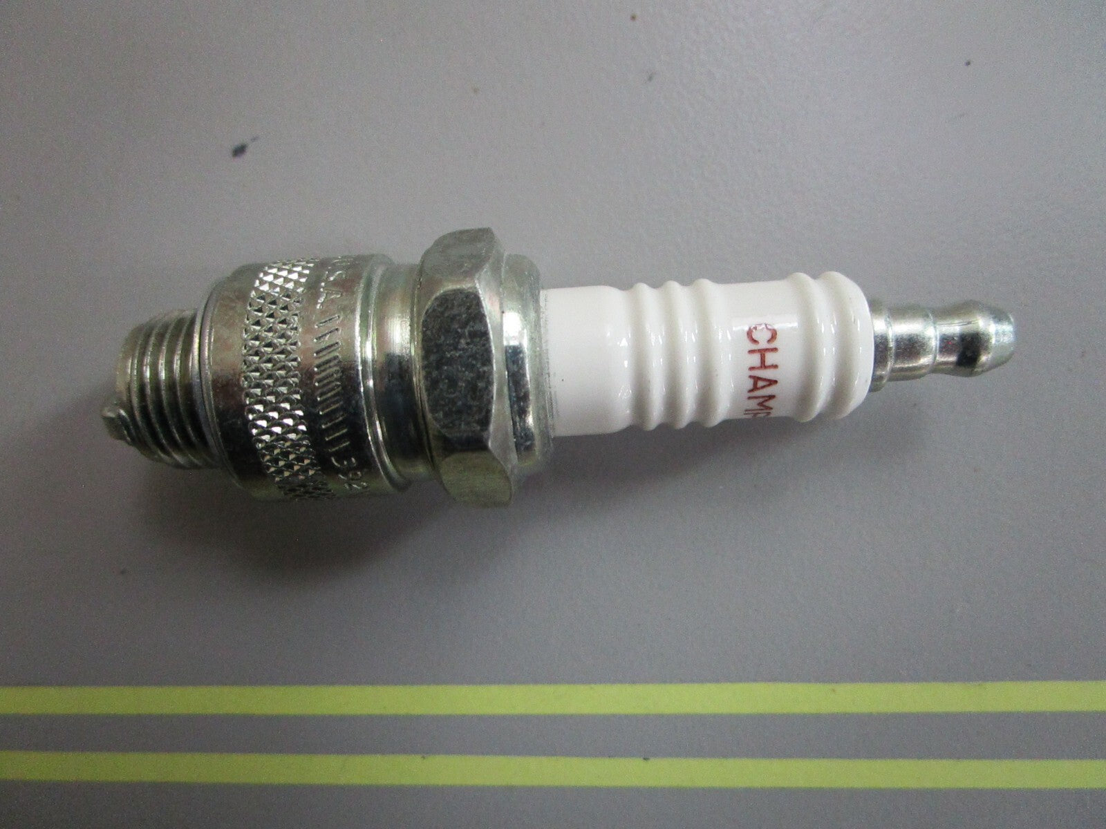 *NEW* 0820 Champion Spark Plug RJ12C