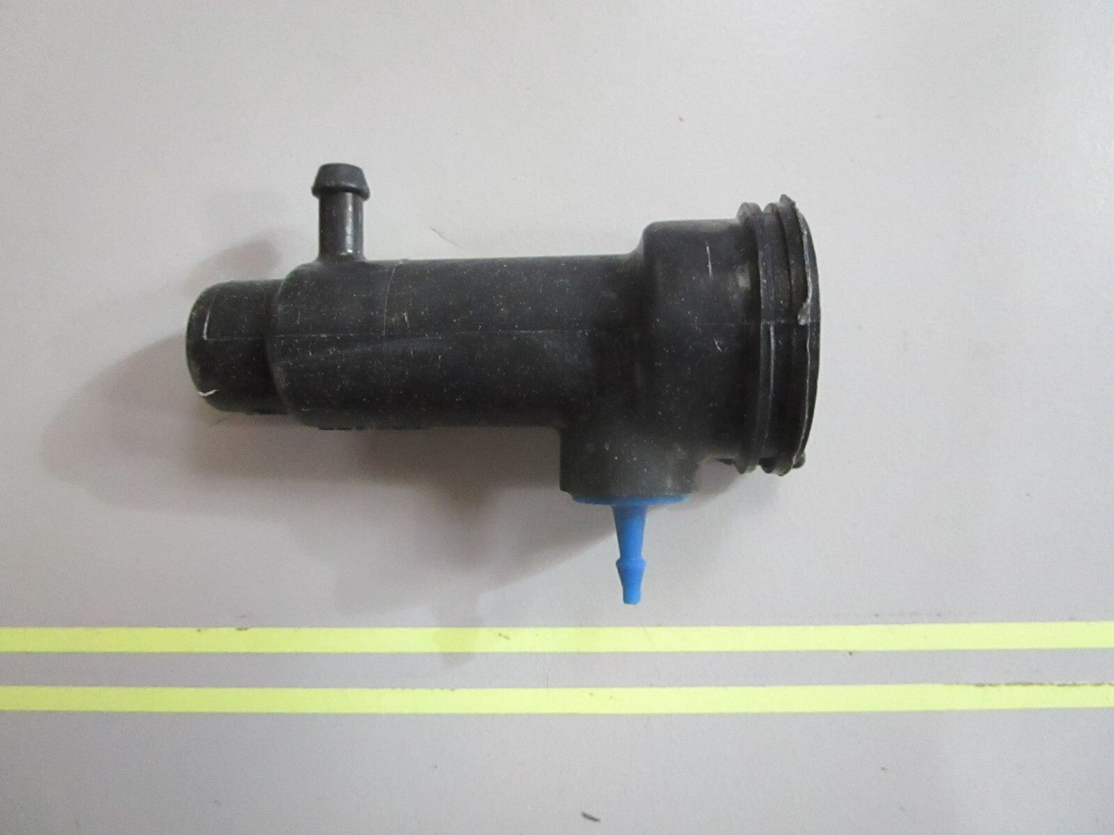 *NEW OEM* 0810 OMC Johnson Evinrude Housing & Nipple 394337 0394337