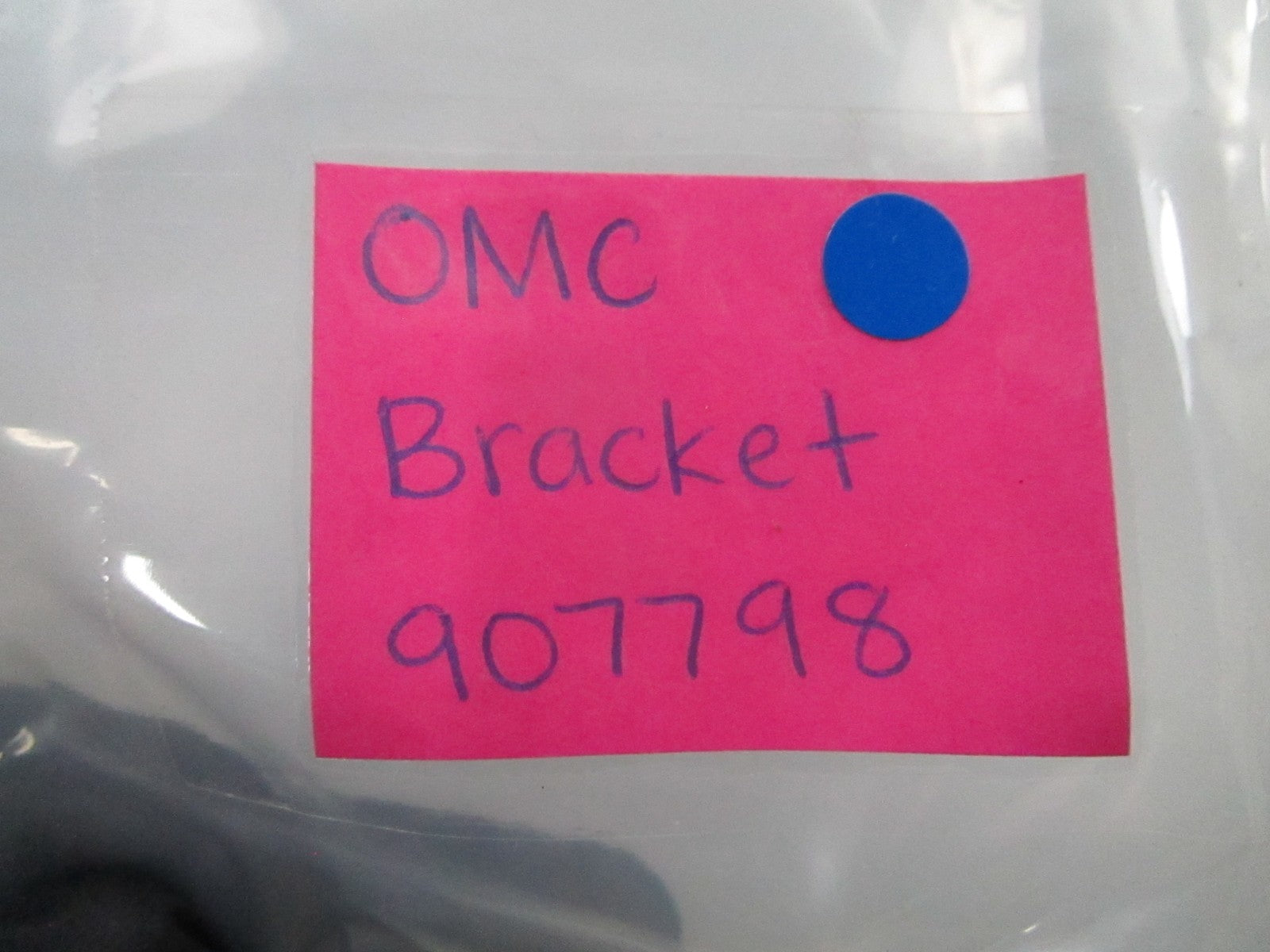 *NEW OEM* 0810 OMC Johnson Evinrude Bracket 907798 0907798