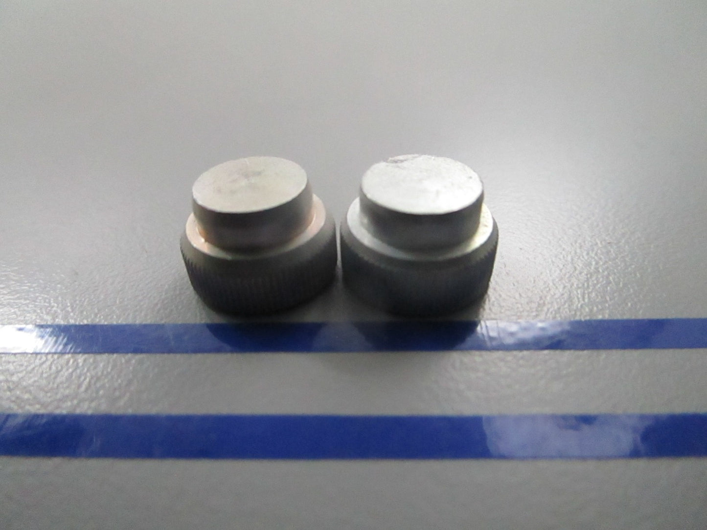 *NEW OEM* 0810 OMC Johnson Evinrude Screen w/ 2 Plugs 396200 0396200