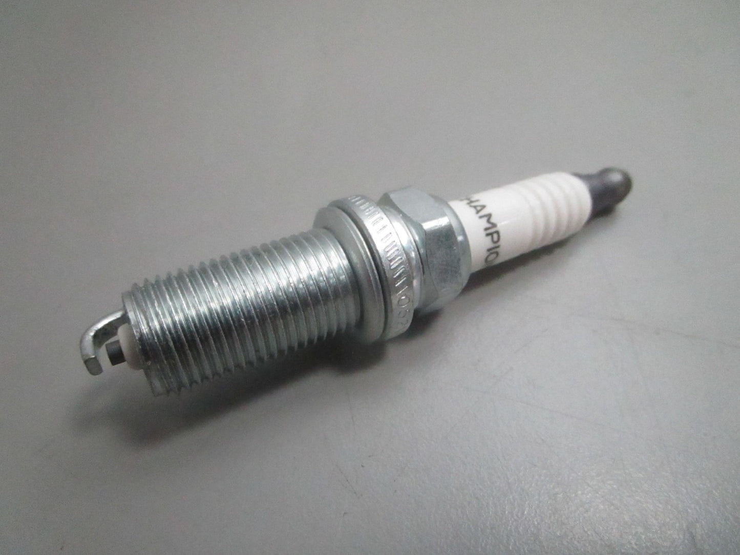 *NEW* (LOT OF 8) 0820 Champion Spark Plug REC10YC4