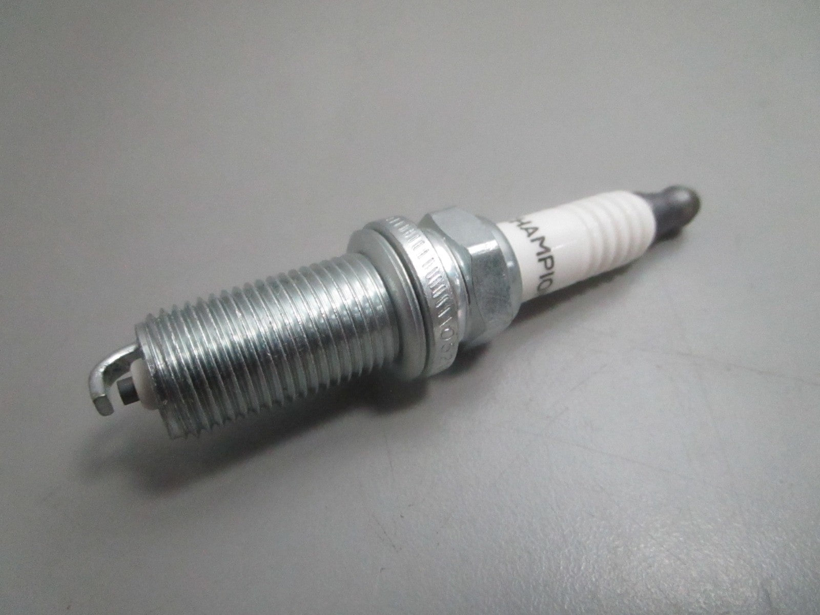 *NEW* (LOT OF 8) 0820 Champion Spark Plug REC10YC4