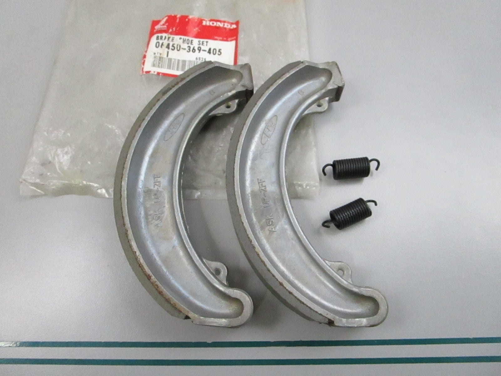NEW OEM 06430-369-405 Honda Brake Shoe Set 0810