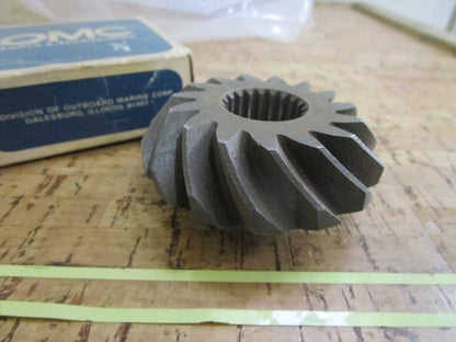 *NEW OEM* 0810 OMC Johnson Evinrude Pinion Gear 312698 0312698