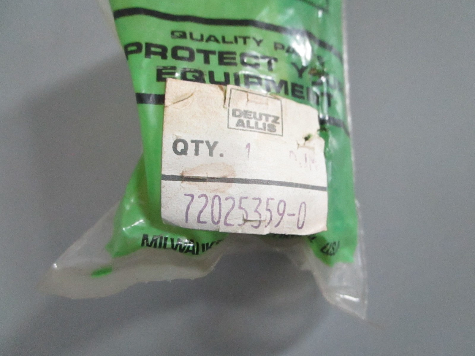 NEW OEM 72025359 Deutz-Allis Sleeve 0820