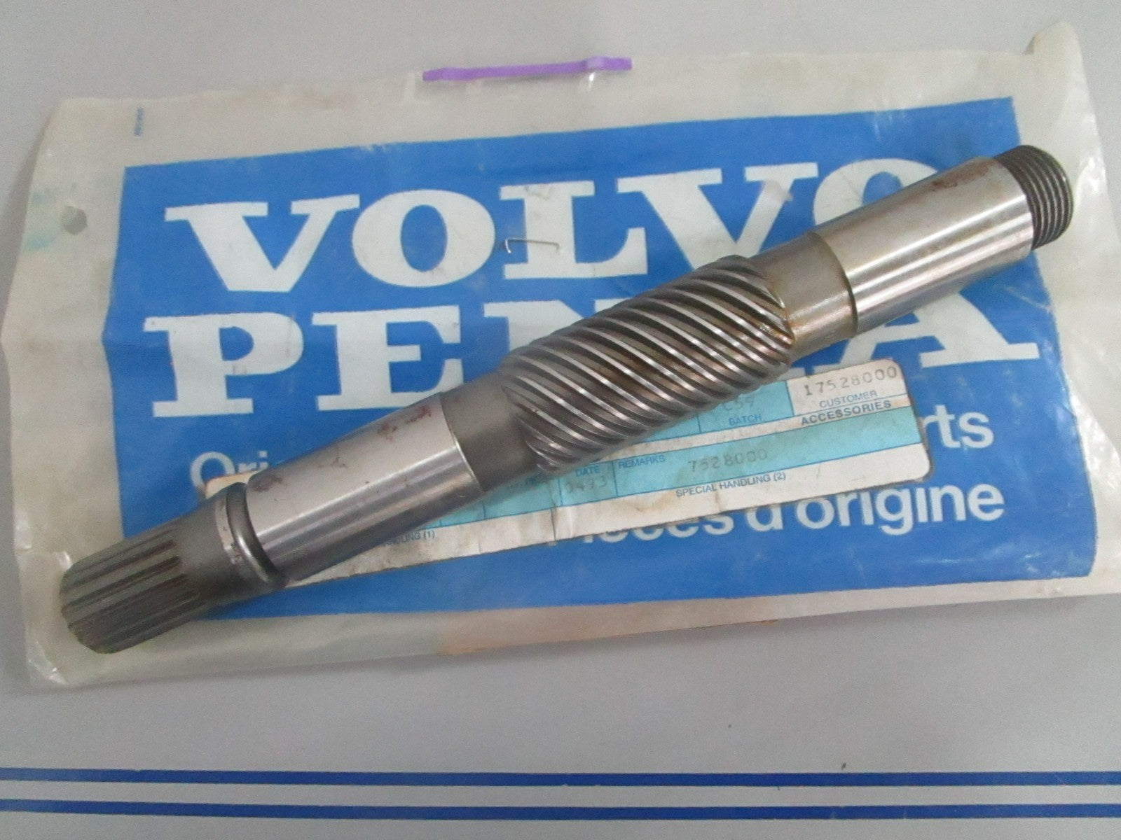 *NEW OEM* 0820 Volvo Penta Shaft 853916