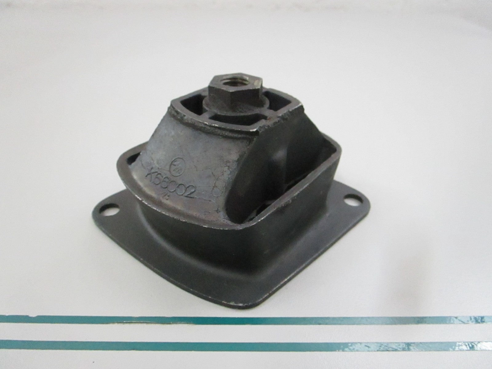 NEW OEM 1212230512 Mercedes-Benz Engine Mount 0810