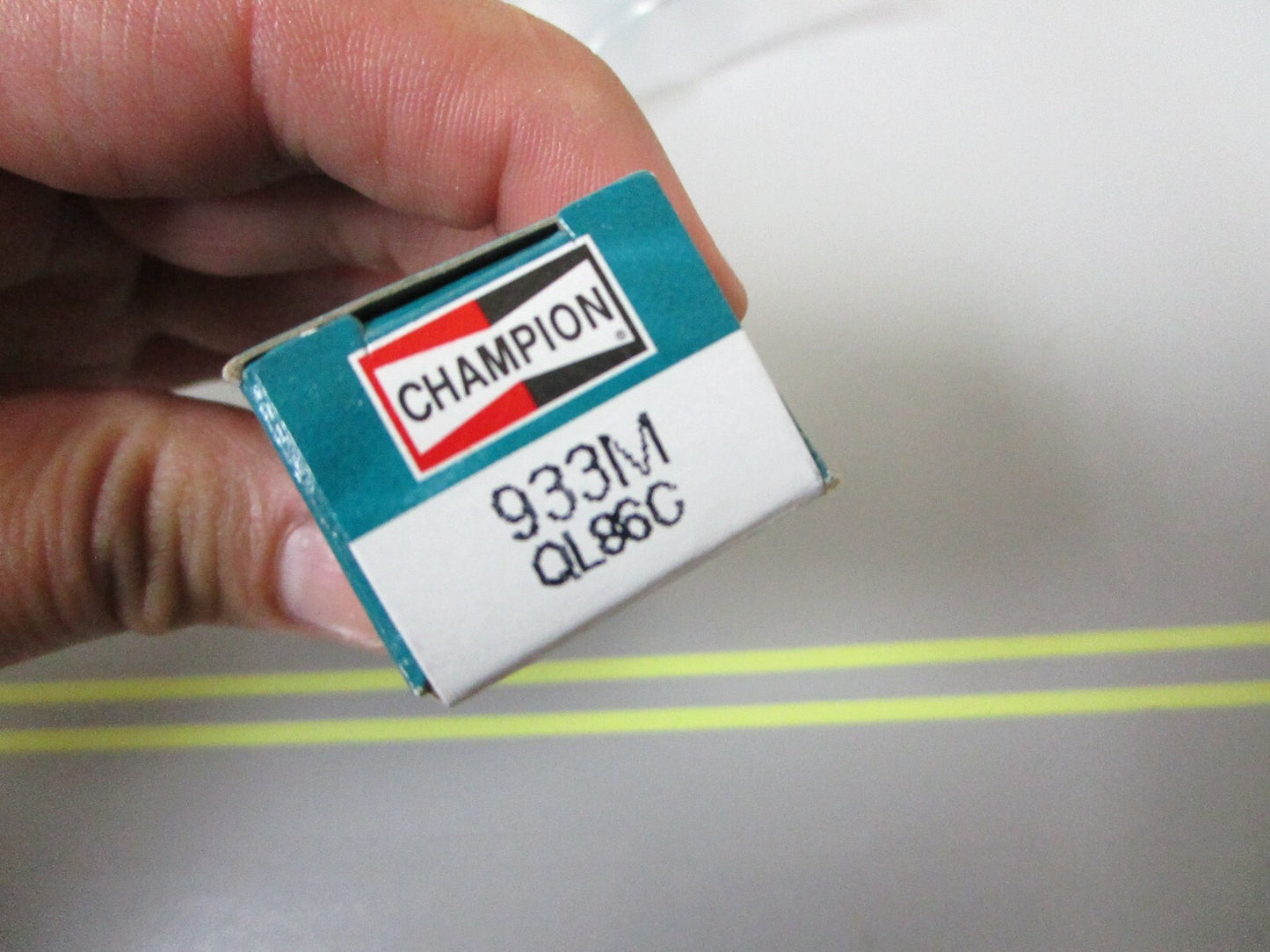 *NEW* 0810 Champion Spark Plug QL86C
