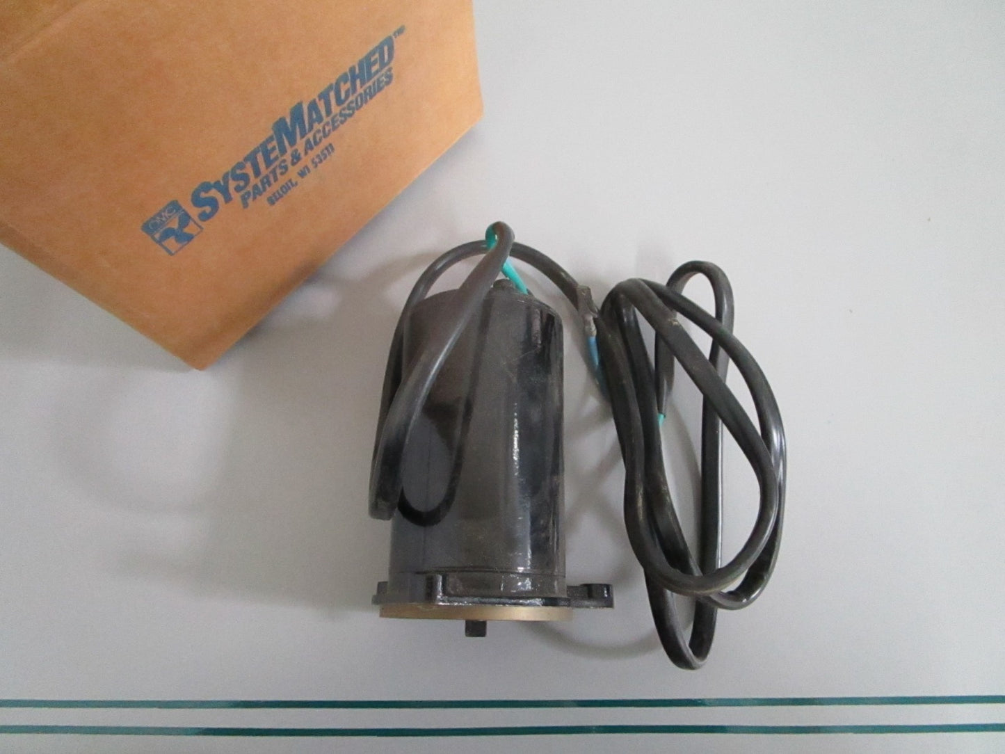 NEW OEM 394176 0394176 OMC Johnson Evinrude Trim Tilt Motor 0820