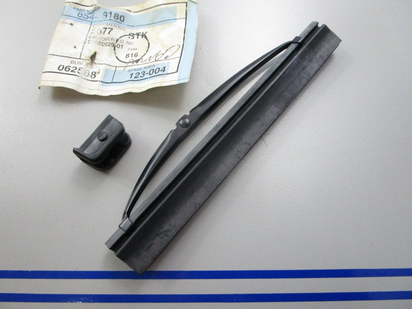 *NEW OEM* 0810 Saab Headlight Wiper Blade 8549180