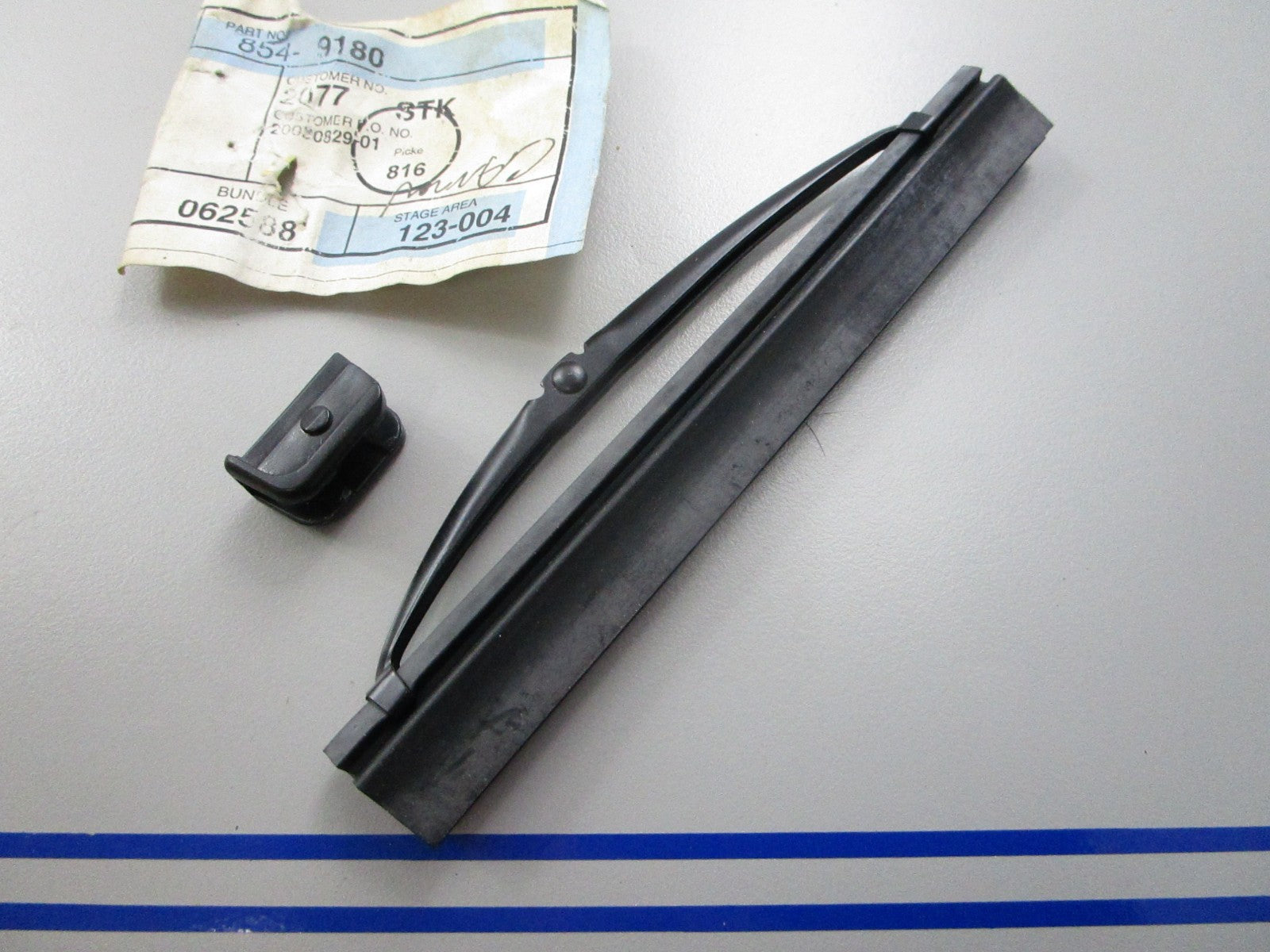 *NEW OEM* 0810 Saab Headlight Wiper Blade 8549180