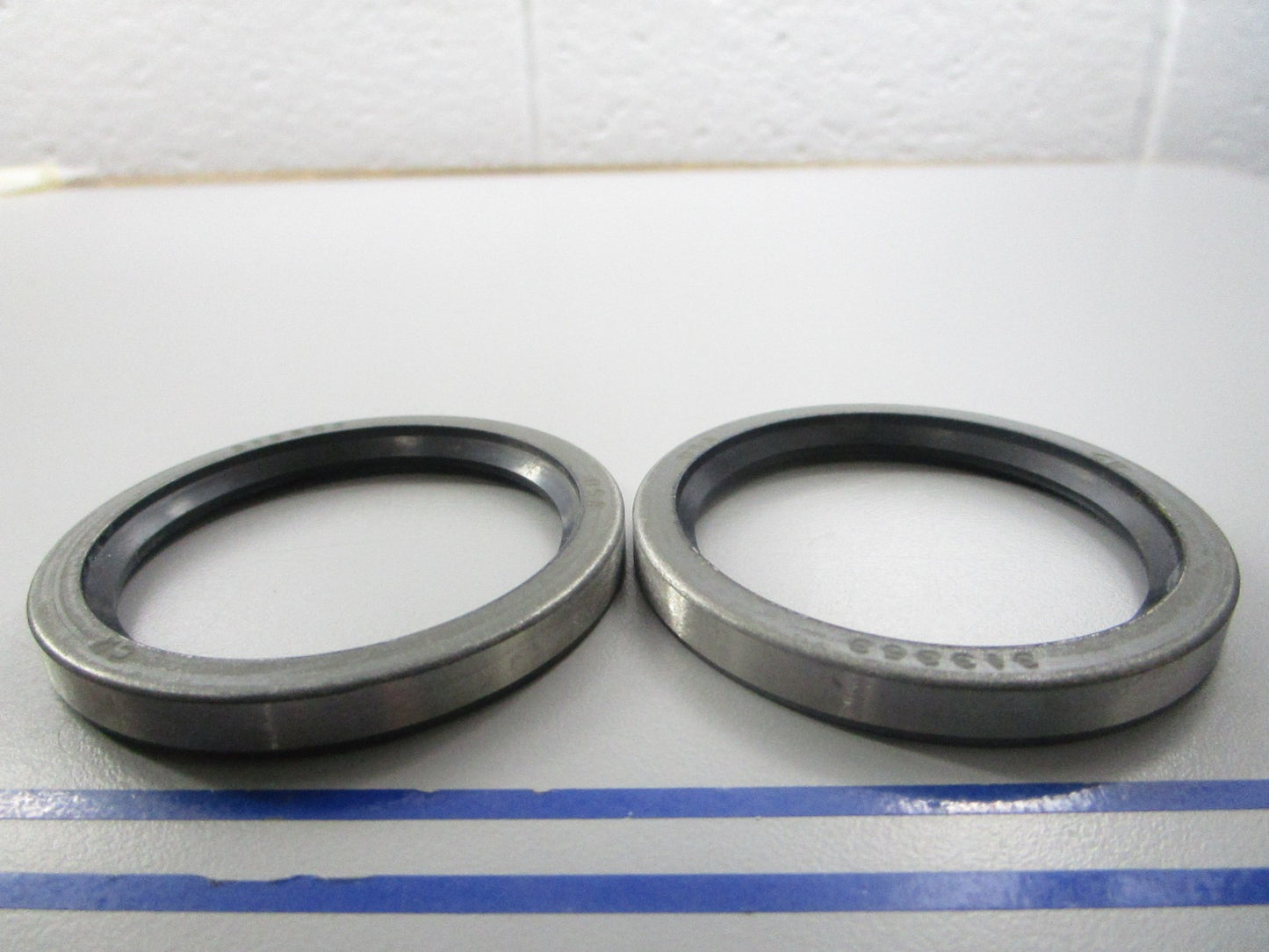 NEW OEM (LOT OF 2) 313353 0313353 OMC Johnson Evinrude Seal 0810