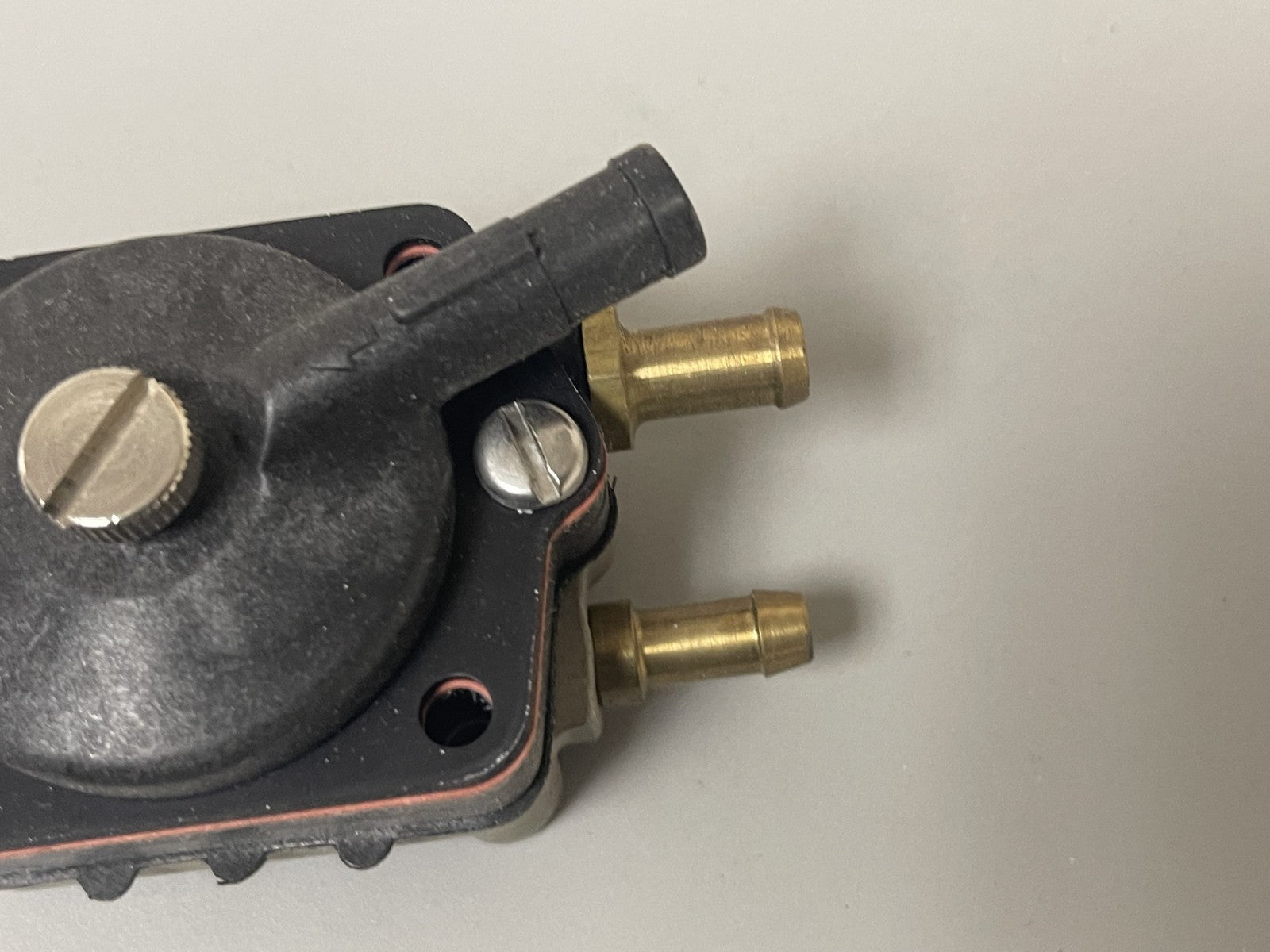 NEW OEM 438559 Johnson Evinrude Fuel Pump 0670