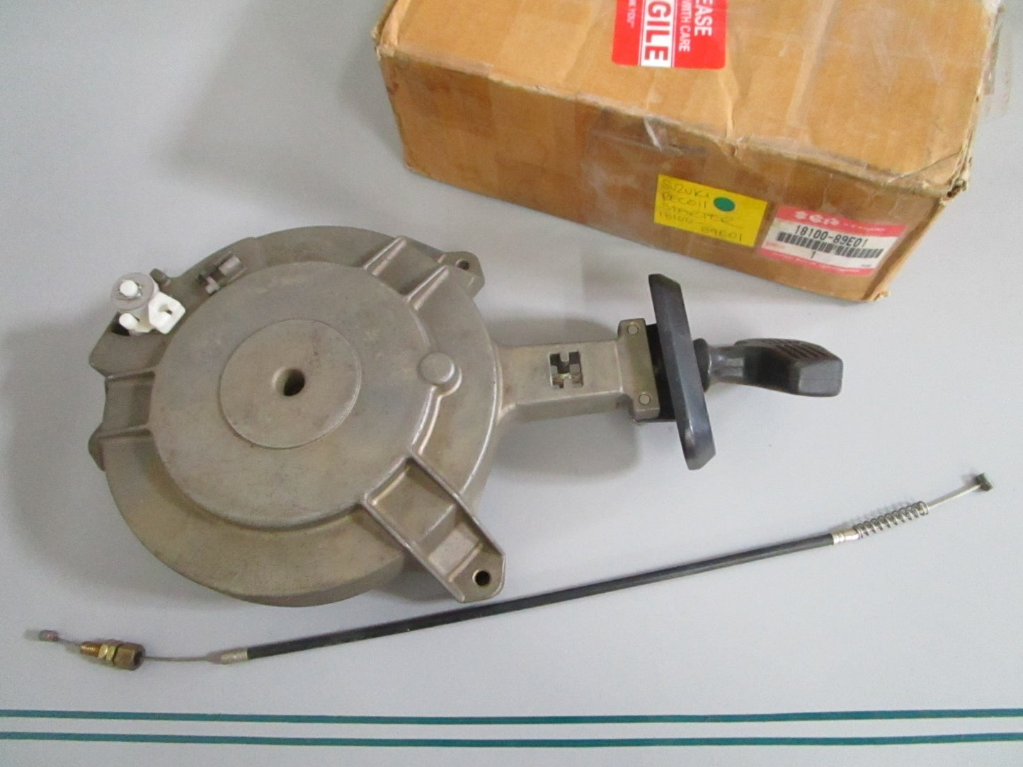 Suzuki 18100-89E01 Outboard Recoil Starter Assy NEW OEM NOS Factory Part 0820