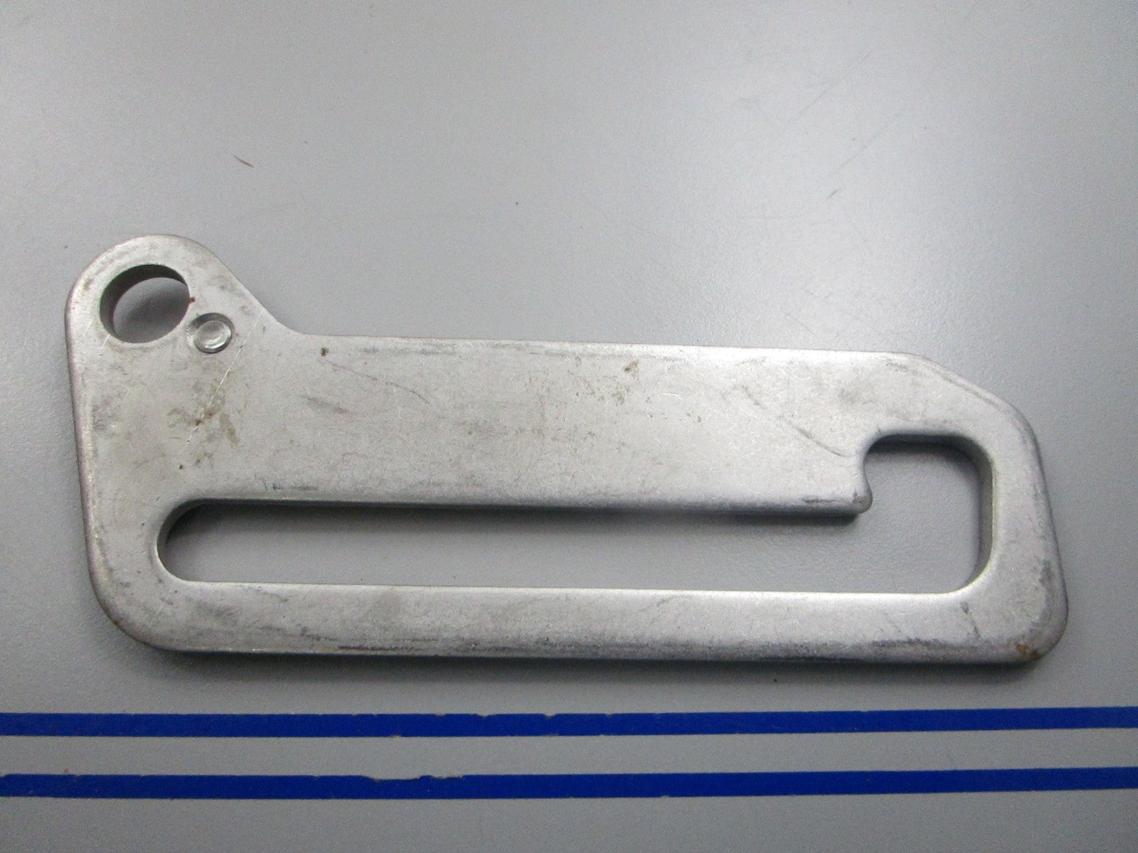 NEW OEM 397210 0397210 OMC Johnson Evinrude Bracket 0810