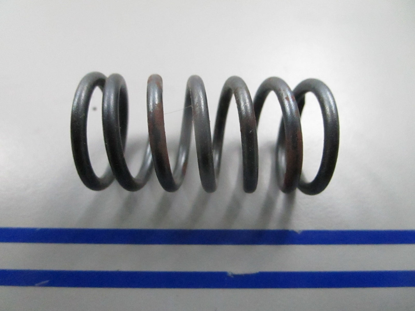 *NEW OEM* 0810 Tecumseh Valve Spring 27881