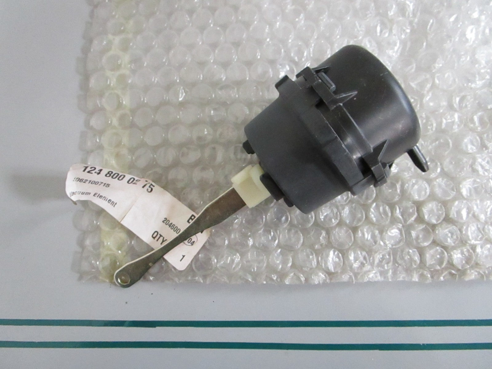 NEW OEM 1248000275 Mercedes-Benz Vacuum Element 0820
