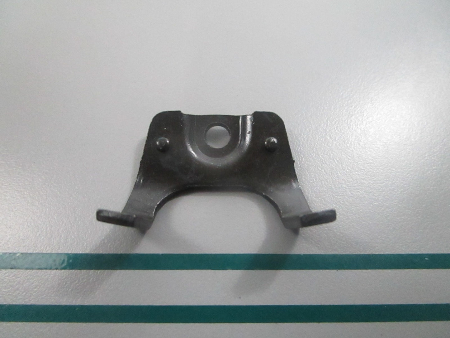 NEW OEM 690593 Briggs & Stratton Oil Fill Bracket 0810