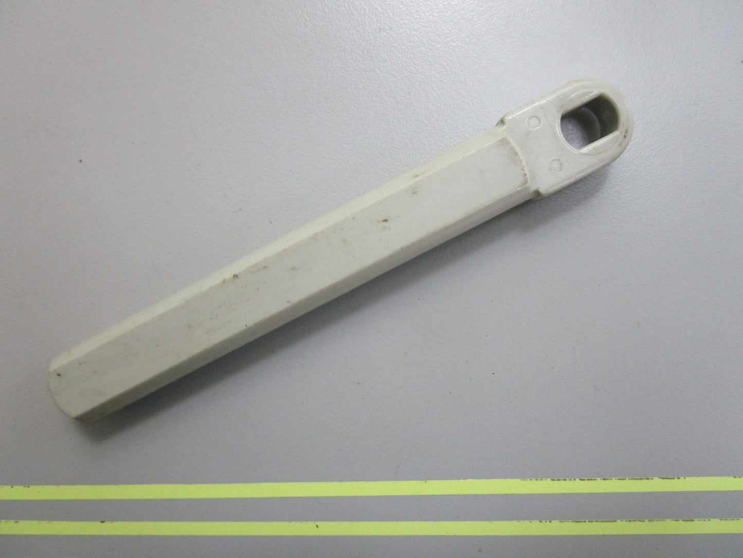 *NEW OEM* 0810 OMC Johnson Evinrude Control Housing Casing Guide 206408 0206408