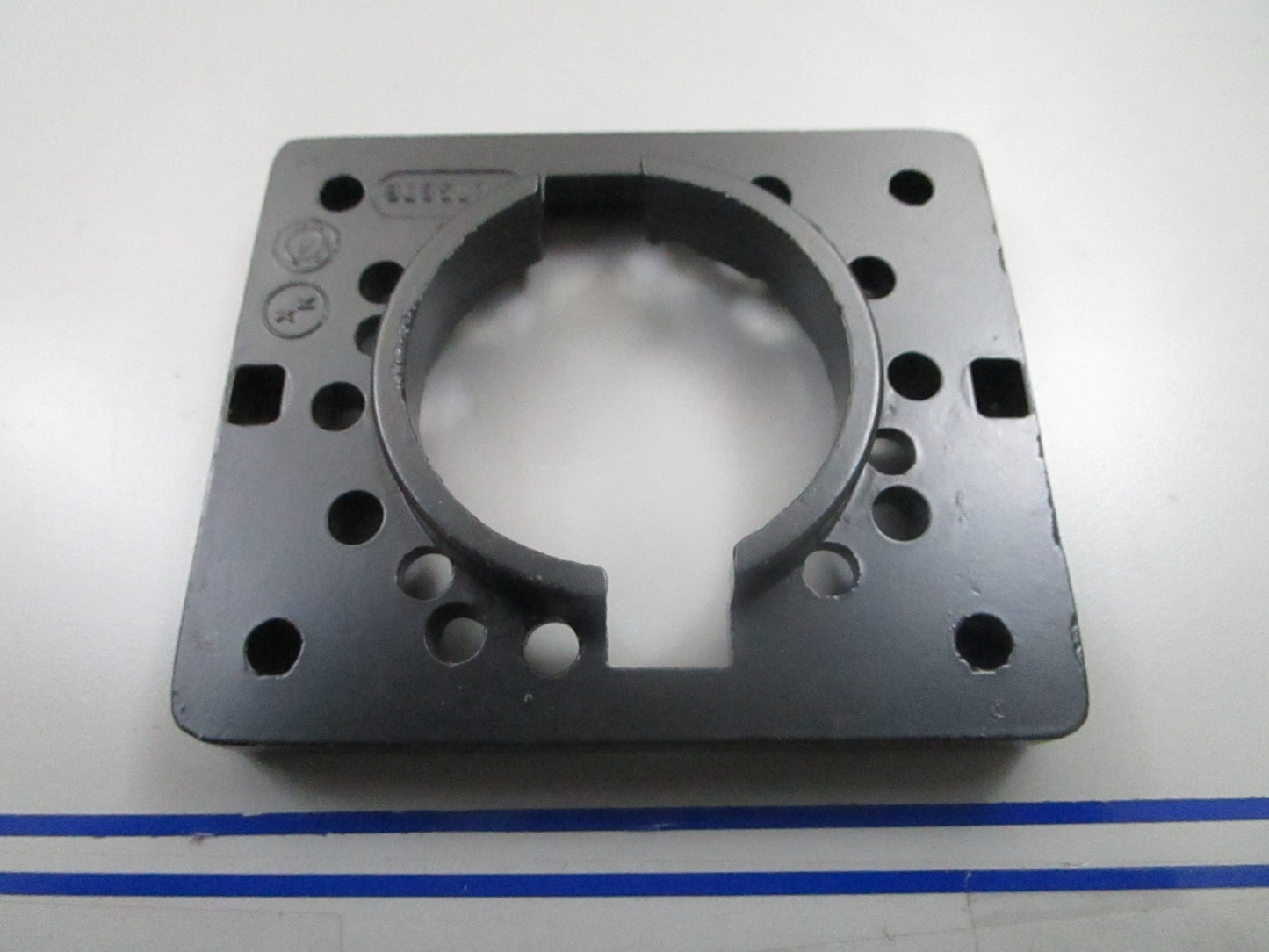 *NEW OEM* 0810 Mercury Quicksilver Bezel Assembly 818513T