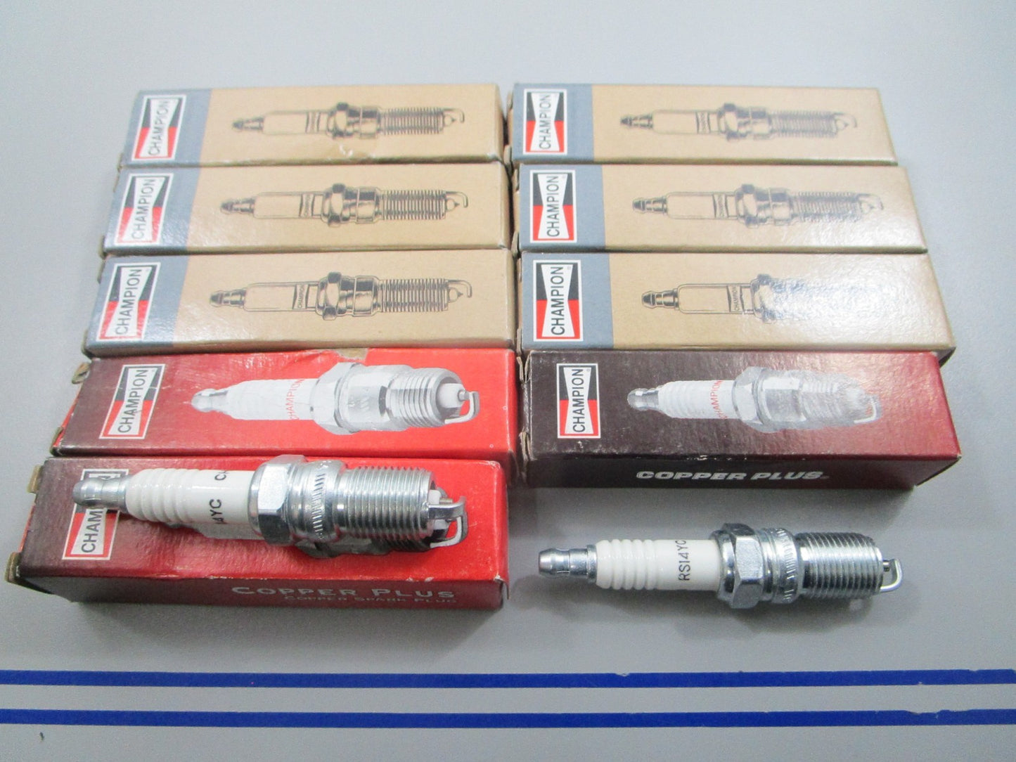 *NEW* (LOT OF 10) 0810 Champion Spark Plug RS14YC