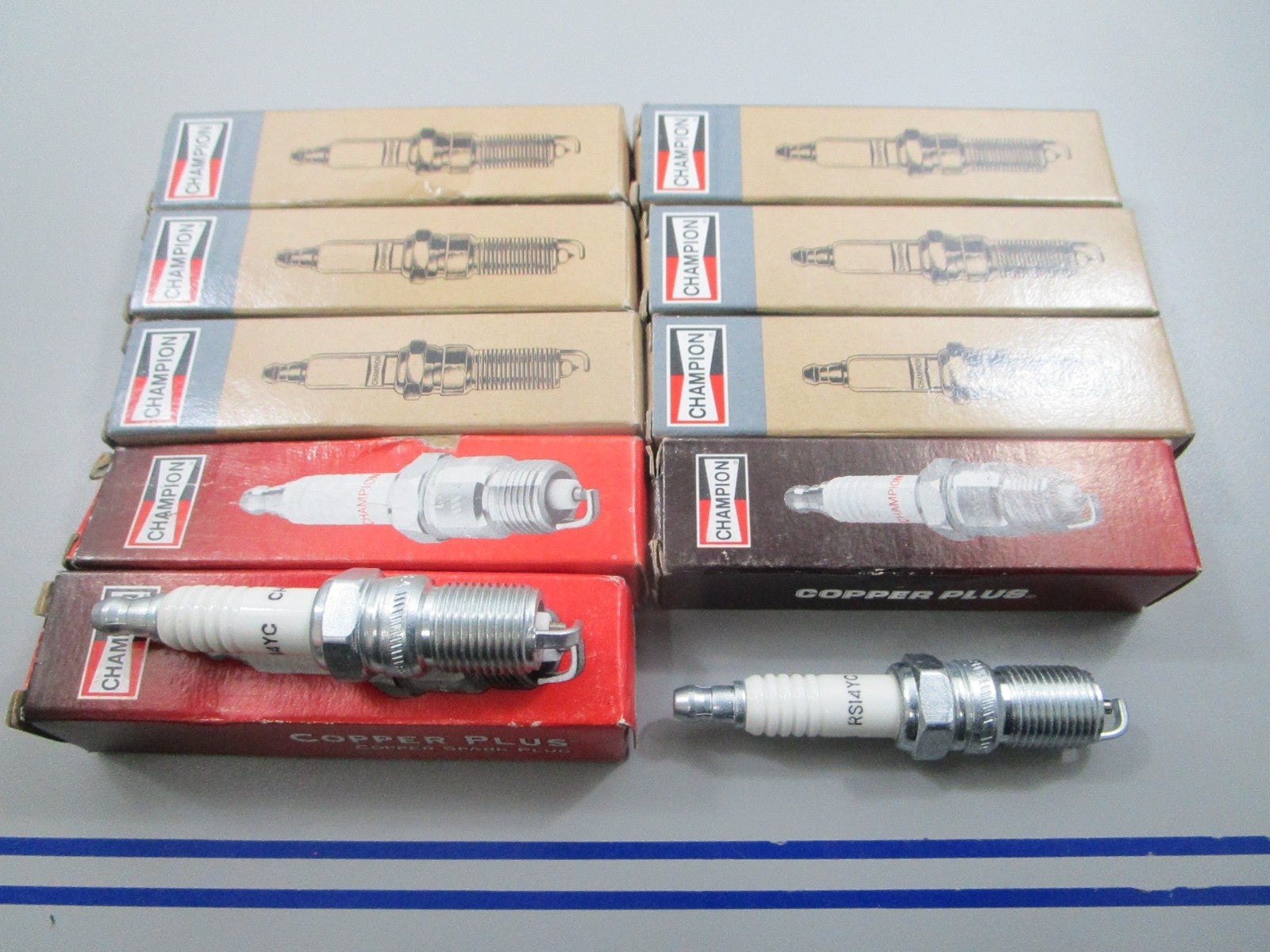 *NEW* (LOT OF 10) 0810 Champion Spark Plug RS14YC