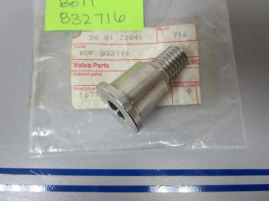 *NEW OEM* 0720 Volvo Penta Shoulder Bolt 832716