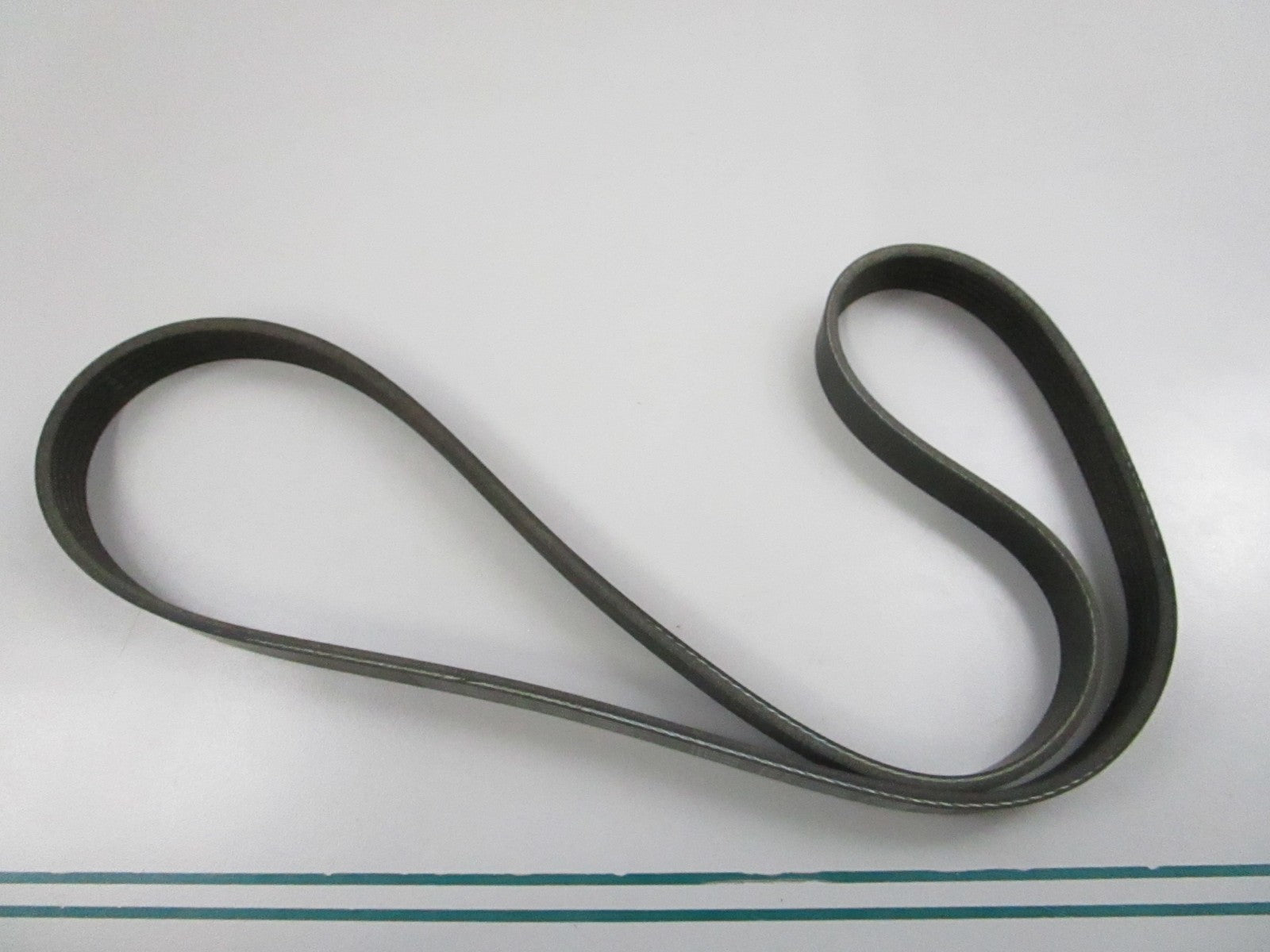 Gates NEW Micro-V Serpentine Belt K060441 6-Rib 0810