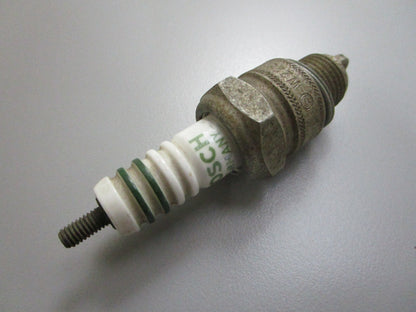 *NEW OEM* 0810 Bosch Spark Plug W225T35
