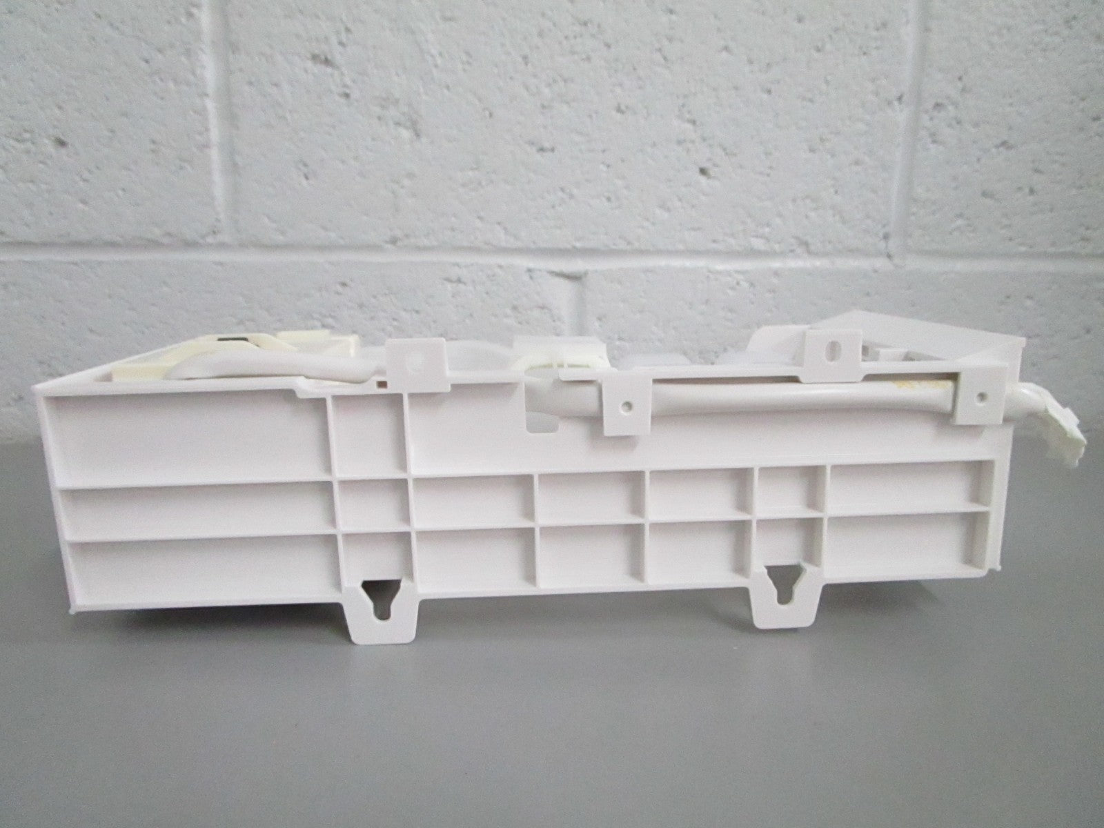 Whirlpool W11546935 NEW OEM Refrigerator Ice Maker Assy Maytag KitchenAid 0820