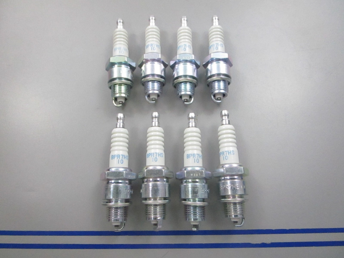 NEW (LOT OF 8) BPR7HS-10 NGK Spark Plug 0810