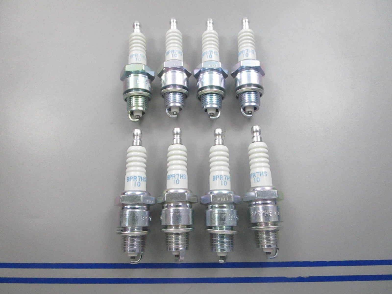 NEW (LOT OF 8) BPR7HS-10 NGK Spark Plug 0810
