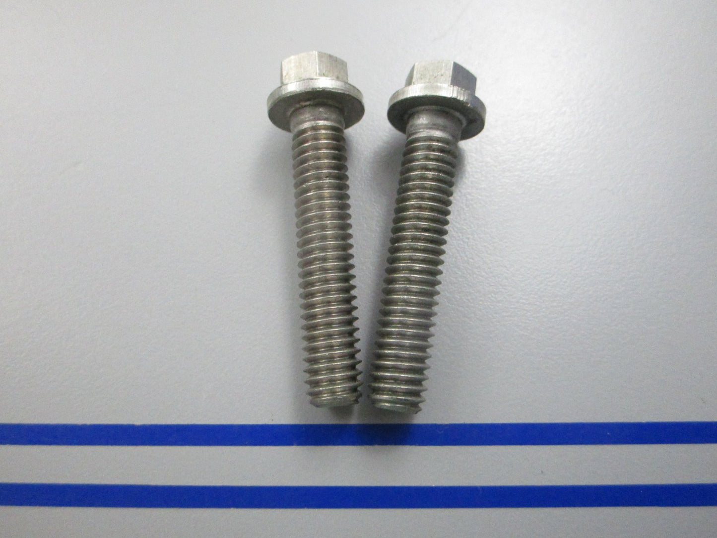 NEW OEM (LOT OF 2) 908511 0908511 OMC Johnson Evinrude Housing Cover Screw 0810