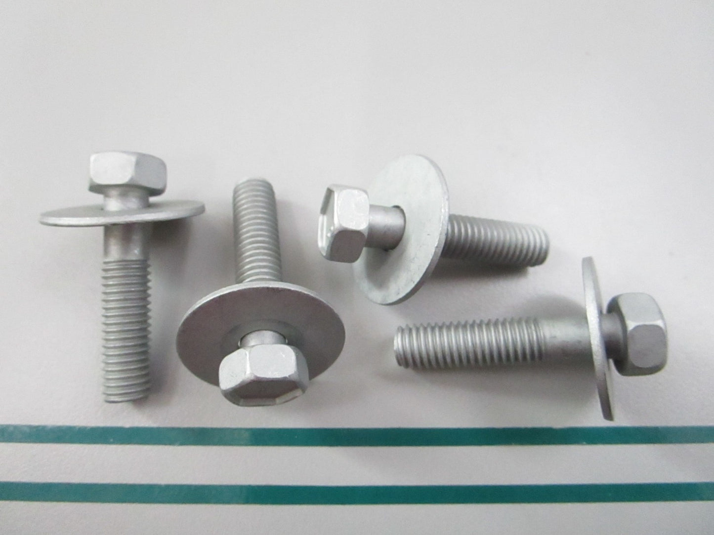 NEW OEM (LOT OF 4) 90119-08187-00 Yamaha Bolt w/ Washer 0810