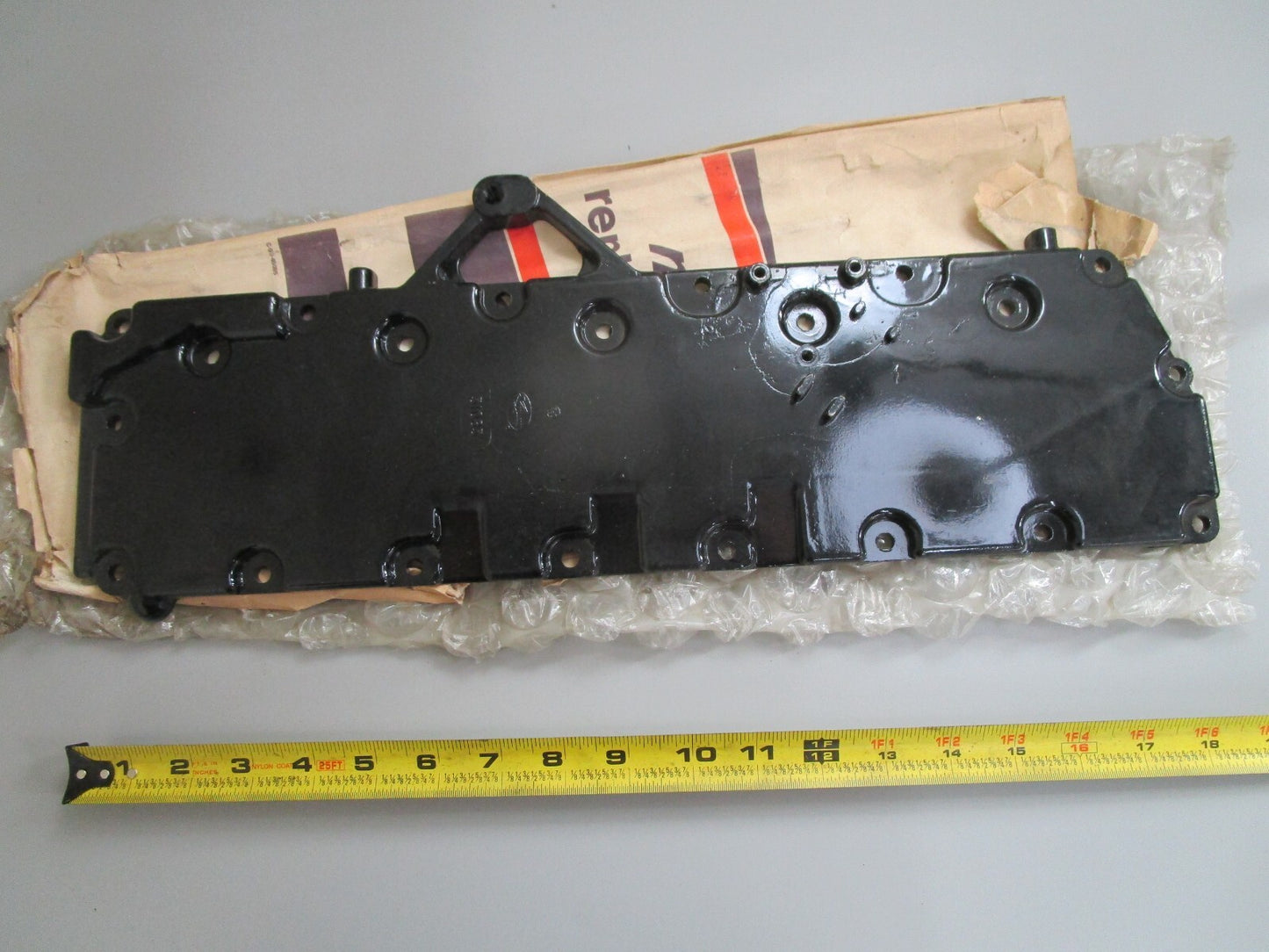 *NEW OEM* 0820 Mercury Quicksilver 60 70HP Exhaust Manifold Cover 31083