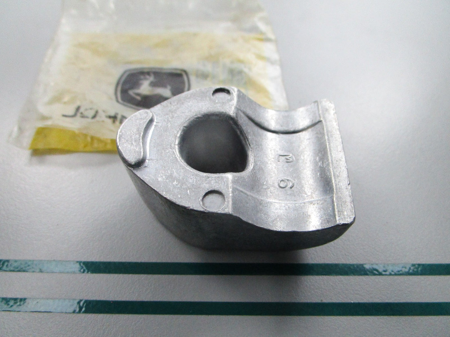 NEW OEM R26748 John Deere Diameter Block Clamp 0810
