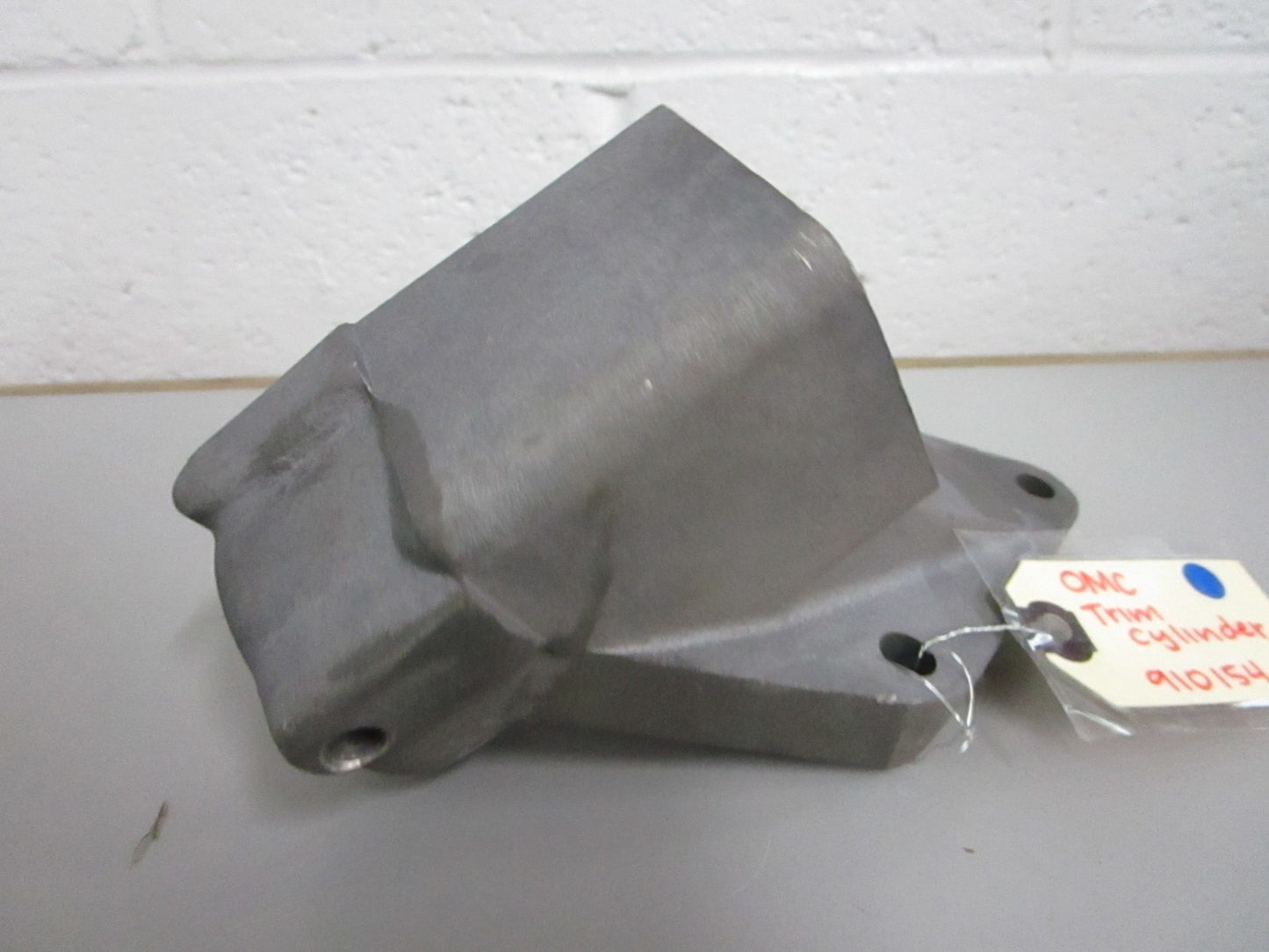 NEW OEM 910154 0910154 OMC Johnson Evinrude Trim Cylinder 0820